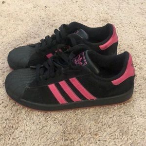 Black and Pink Shell Toe Adidas size 6 in kids